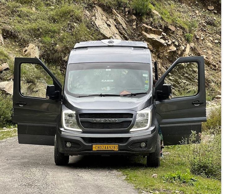 Urbania Van - Doors Open